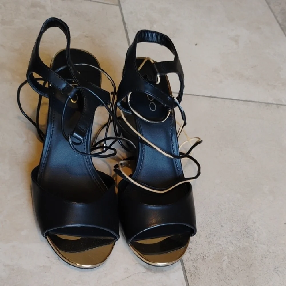 Aldo any black detailing